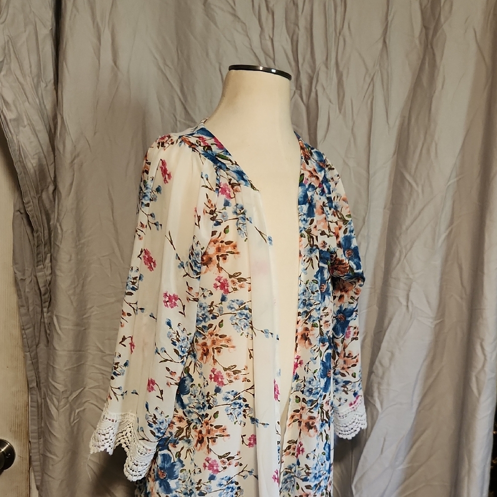 Floral Kimono with Lace Trim